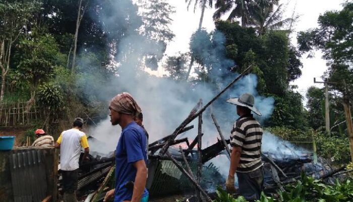 Kebakaran di Rancasenggang KBB Hanguskan Satu Rumah, Korban Rugi Hampir Rp100 Juta