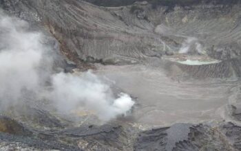 Waspada Asap Solfatara, PVMBG Minta Warga Jauhi Kawah Tangkuban Parahu