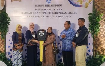 Karyati Bawa Mobil Toyota Agya Dalam Pengundian Sigma BPR Galunggung
