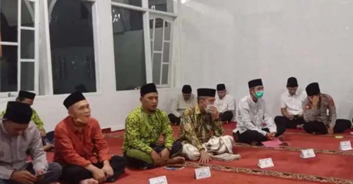 Serentak Di 39 Kecamatan, Sekda H.M Zen Kebagian Teraweh di Cisayong