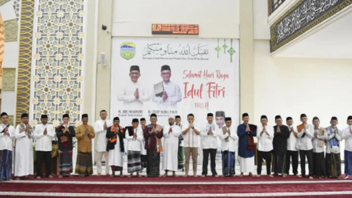 Bupati Tasikmalaya Sholat Idulfitri Bersama Warga