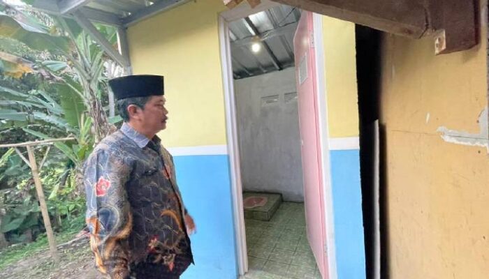 Desa Padalarang Bangun Puluhan Jamban Gratis