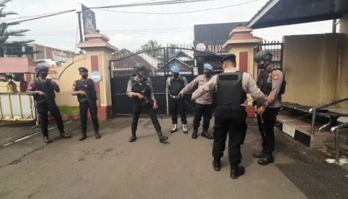 Berikan Rasa Aman Pasca Ledakan Bom Astana Anyar, Pintu Gerbang Polres Tasikmalaya Dijaga Ketat