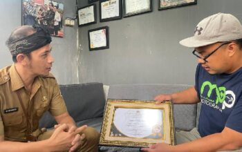Warga Komplek Permata Padalarang Juara Favorit Hias Kampung Piala Dunia 2022