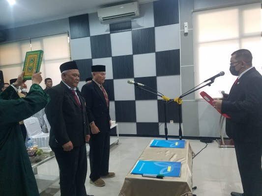 Bupati Ade Lantik Dewan Pengawas PD BPR Artha Galunggung Baru