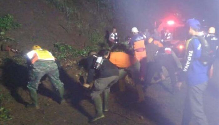 Longsor di Kampung Cibuluh Menutup Jalan Raya Garut-Tasikmalaya, Akses Dibuka Namun Pengendara Diimbau Waspada