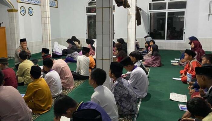 Kapolsek Sukaresik Ajak Anak-Anak Jauhi Kegiatan Negatif di Bulan Ramadhan