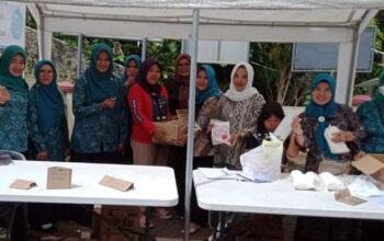 TP PKK Kecamatan Karangjaya Gelar Bazzar Murah Jelang Lebaran