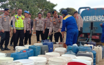 Polres Tasikmalaya Salurkan 12.000 Liter Air Bersih di Tanjungjaya