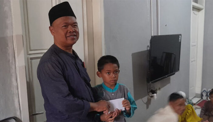 Jumat Berkah, LSM PADI Santuni Puluhan Fakir Miskin dan Anak Yatim di Tasikmalaya