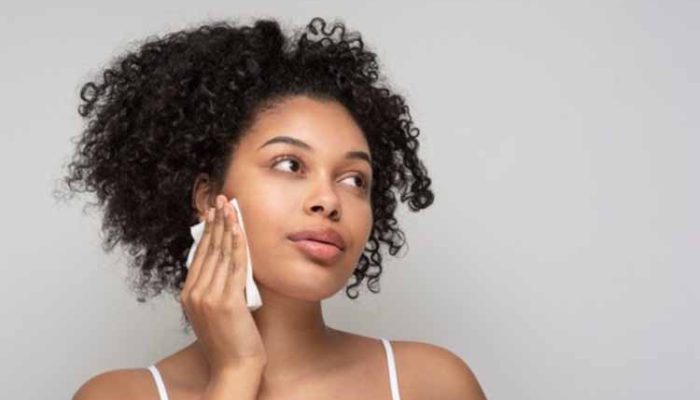 7 Rekomendasi Tisu Wajah Terbaik yang Lembut Saat Digunakan