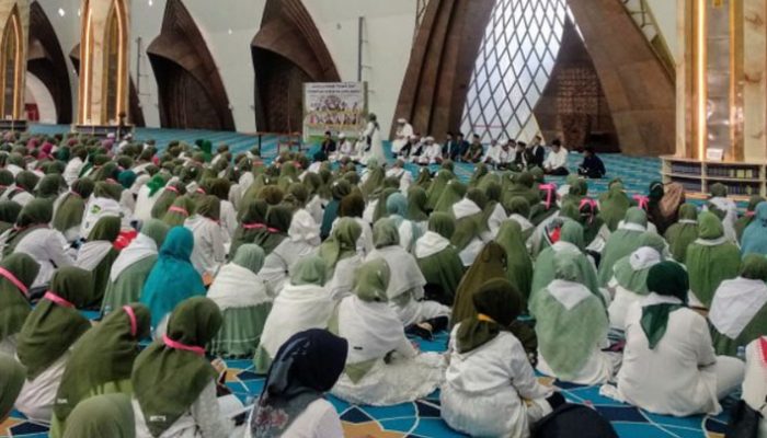 Ratusan Jemaah Dzikir Se-Jawa Barat Berdoa Bersama untuk Kesehatan, Damai Palestina, dan Pemilu 2024