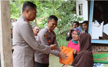 Kapolres Tasikmalaya Salurkan Sembako, Manifestasi Kepedulian Terhadap Warga