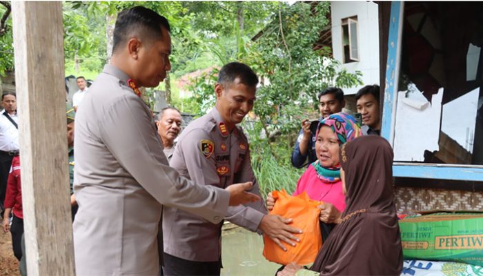 Kapolres Tasikmalaya Salurkan Sembako, Manifestasi Kepedulian Terhadap Warga