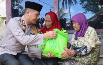 Bakti Kepolisian, Kapolres Tasikmalaya Bagikan Sembako dan Terus Perkuat Kedekatan dengan Masyarakat