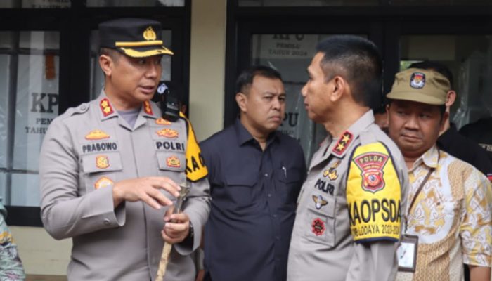Kapolda Jabar Pastikan Kesiapan dan Keamanan Pendistribusian Logistik Pemilu di Tasikmalaya