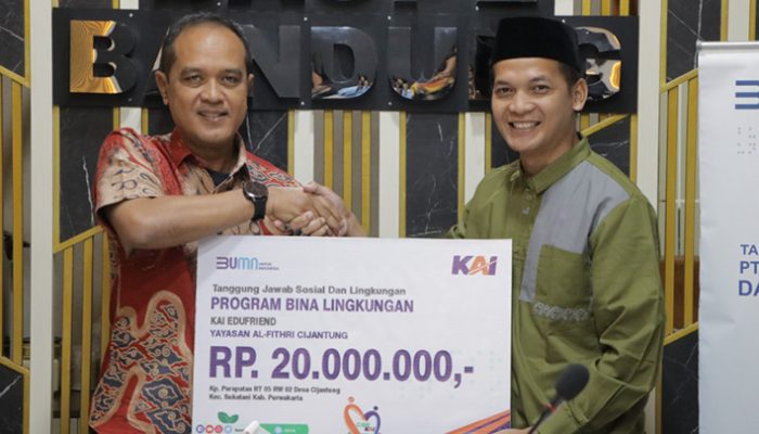 PT. KAI Daop 2 Bandung Salurkan Dana TJSL Rp 190 Juta untuk Masyarakat