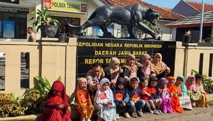 Keakraban Polisi dan Anak-Anak, TK Nurul Hikmah Meriahkan Hari Anak Nasional di Polsek Tawang