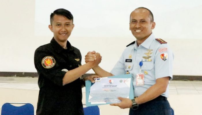 Kebanggaan Cepy Avey di Gunung Galunggung, Pengibaran Bendera yang Mengukir Sejarah