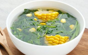 Trik Agar Sayur Bayam Tetap Hijau dan Tidak Menghitam Saat Dimasak