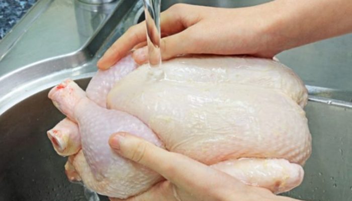 Daging Ayam Bebas Bakteri, Tips Praktis Mencuci dan Memasak yang Wajib Anda Tahu!