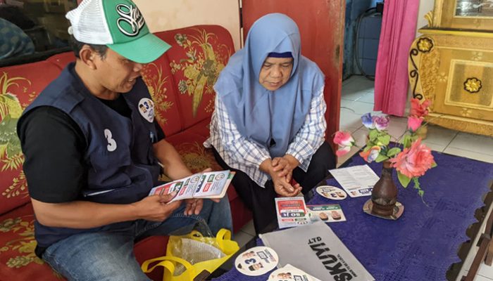 Door-to-Door Bersama Jabar Asih, Warga Kota Tasikmalaya Sampaikan Keluhan Ekonomi dan Harapan Perubahan