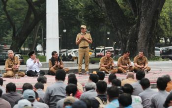 Koswara Apresiasi Petugas Kebersihan, Tegaskan Pentingnya Pemilahan Sampah untuk Kota Bandung yang Sehat