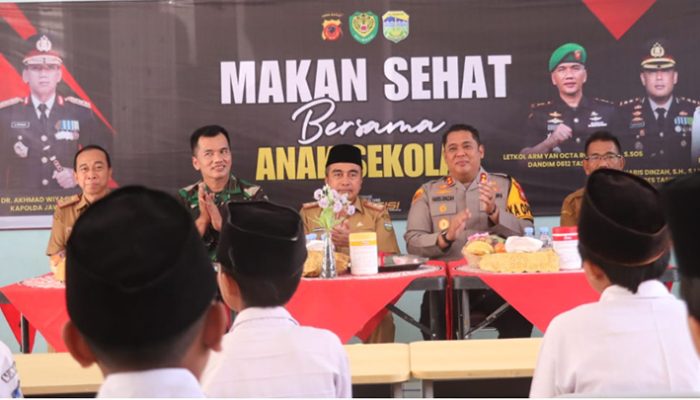Polres Tasikmalaya Ajak Ratusan Siswa SDN Cijoho Makan Sehat, Wujudkan Generasi Sehat Sejak Dini!
