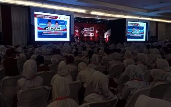 Ribuan Pelajar dan Warga Tasikmalaya Antusias Gelar Nobar Pelantikan Presiden Prabowo dan Wakil Presiden Gibran di Graha Plaza Asia