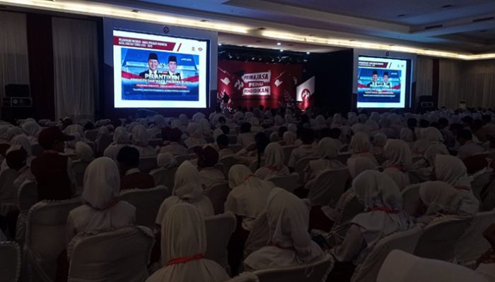 Ribuan Pelajar dan Warga Tasikmalaya Antusias Gelar Nobar Pelantikan Presiden Prabowo dan Wakil Presiden Gibran di Graha Plaza Asia
