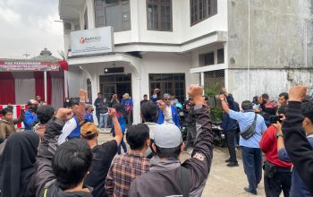 Digeruduk Buruh, Koalisi Enam Serikat Pekerja Desak Bawaslu KBB Tindak Pelaku Politik Uang
