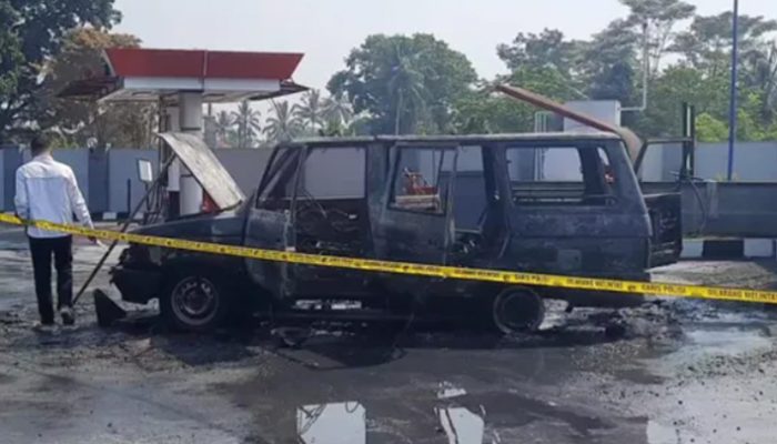 Ledakan di SPBU Tasikmalaya! Mobil Kijang Hangus Terbakar, Pemilik Alami Luka Bakar