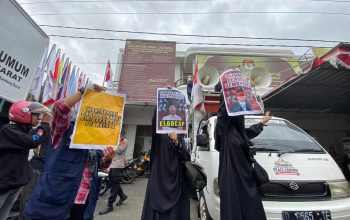 Geruduk Kantor KPU Bandung Barat, Aliansi Masyarakat Desak PSU di Semua TPS