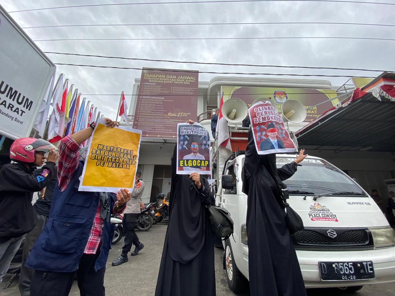 Geruduk Kantor KPU Bandung Barat, Aliansi Masyarakat Desak PSU di Semua TPS