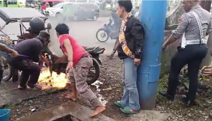 Becak Motor Terbakar di Singaparna! Tukang Becak Hanya Bisa Pasrah