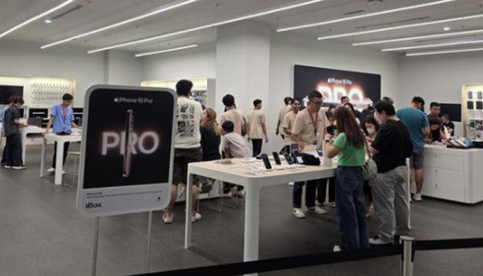 Takut Ketinggalan dan Kena Tarif Trump, Pembeli Ramai-Ramai Borong iPhone 16