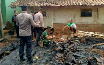 Rumah Panggung Terbakar, Lansia di Tanjungjaya Kehilangan Tempat Tinggal