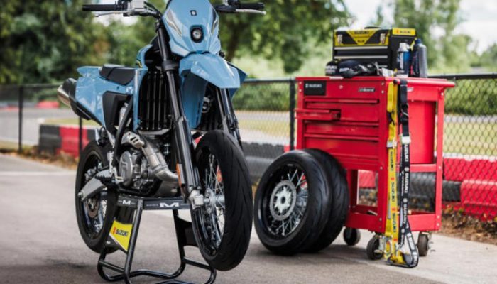 Suzuki DR-Z4SM, Varian Supermoto Anyar Siap Tantang Jalanan