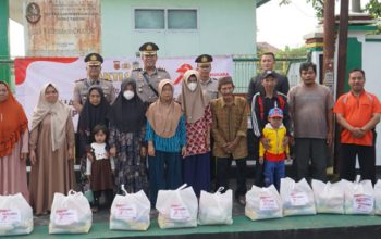 Hari Bhayangkara ke-79, Polres Tasikmalaya Bagi Sembako dengan Penuh Kepedulian