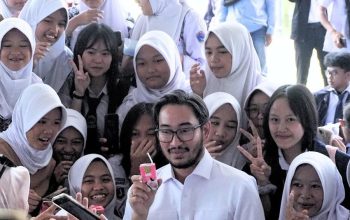 2.000 Siswa di KBB Ikuti Kegiatan Minum Susu dan Makan Telur Bersama dalam Rangka HUT ke-18