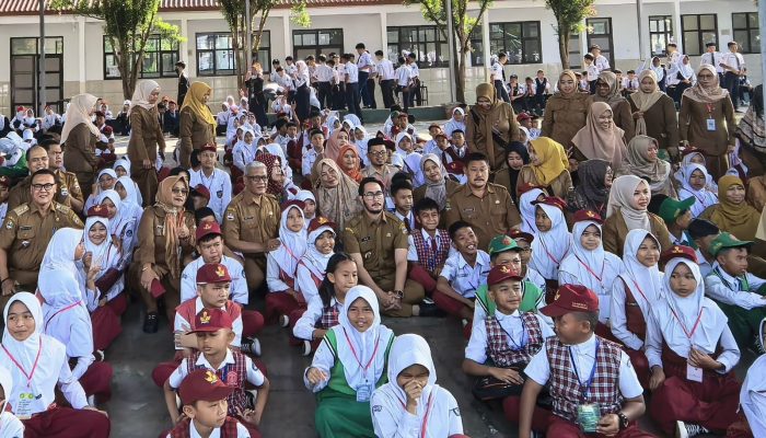 Tinjau MPLS, Bupati Bandung Barat Tekankan Pentingnya Pembentukan Karakter Sejak Dini