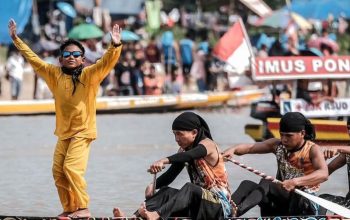 Tradisi Pacu Jalur Kuansing, Dari Transportasi Sungai hingga Meme Viral Dunia