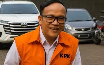 Noel Pakai Rompi Oranye, Dua Jempol ke Wartawan Sebelum Menitikkan Air Mata