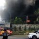 Lima Mobil Damkar dan Water Canon Dikerahkan Padamkan Gudang Terbakar