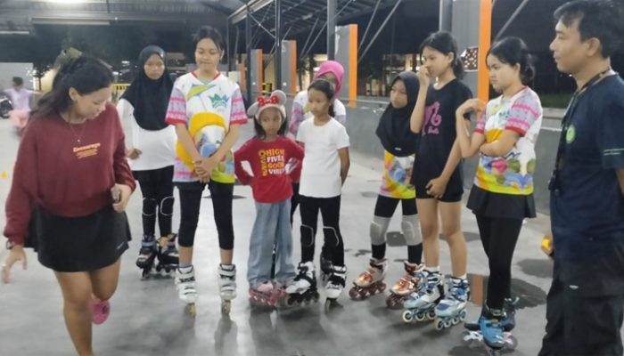 Latihan Malam di Kampus, Atlet Sepatu Roda Tasikmalaya Siap Gebrak Porprov 2026