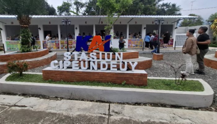 Stasiun Cipendeuy Kini Lebih Rapi, Pedagang Resmi Berjualan di Area Khusus KAI
