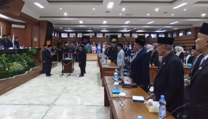 Lengkapi 45 Kursi Dewan, Aceng Resmi Dilantik sebagai PAW DPRD Kota Tasikmalaya