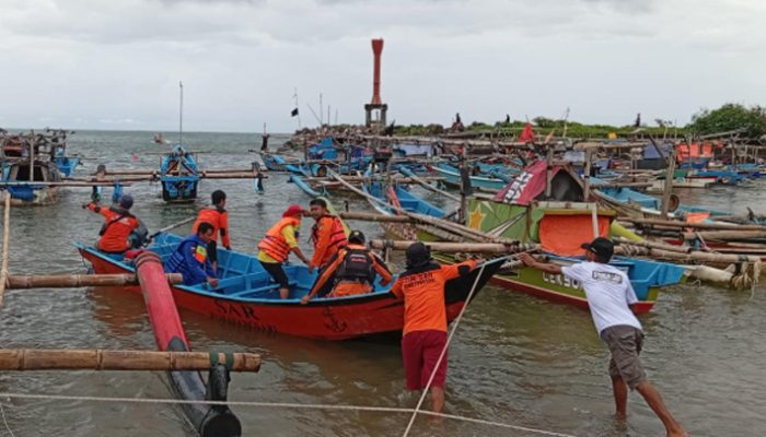 Tim SAR Gabungan Cari Pemuda yang Terseret Ombak di Pantai Pamayangsari Tasikmalaya