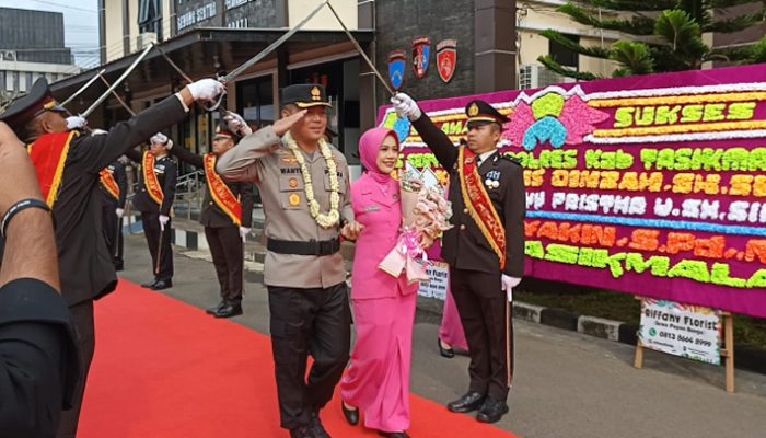 Sambut Kapolres Baru, Polres Tasikmalaya Gelar Tradisi Pedang Pora