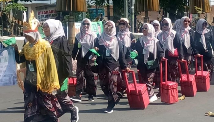 Ribuan Warga Tumpah Ruah di Karnaval Harlah NU ke-100 Tasikmalaya